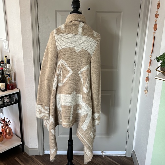 Line Aztec Poncho - Picture 3 of 3